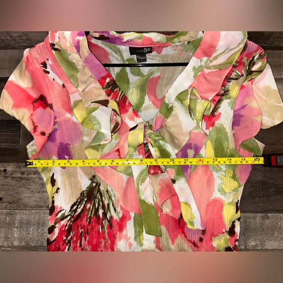 East 5th Ruched Floral Blouse - Picture 4 of 6
